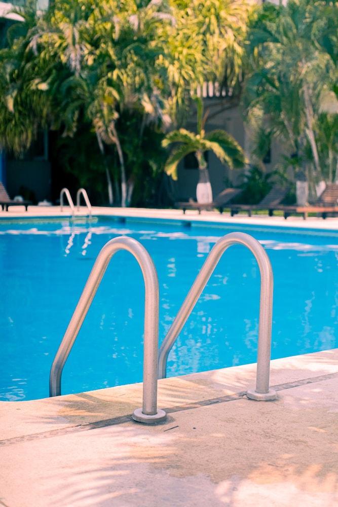 Hotel Caracol Plaza Пуерто-Ескондідо Екстер'єр фото